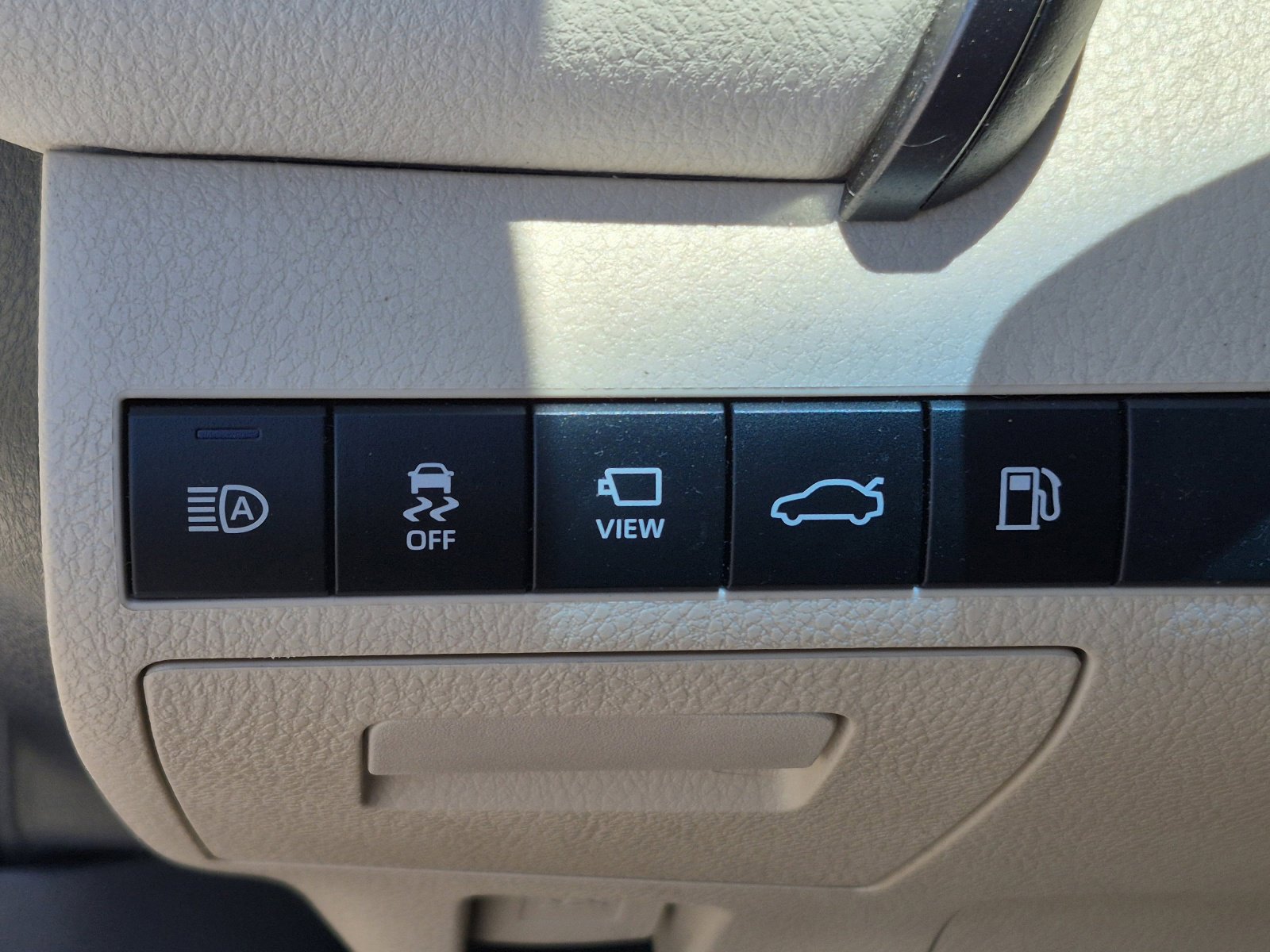 Used 2018 Toyota Camry XLE w/ Driver Assist Package FWD image 36