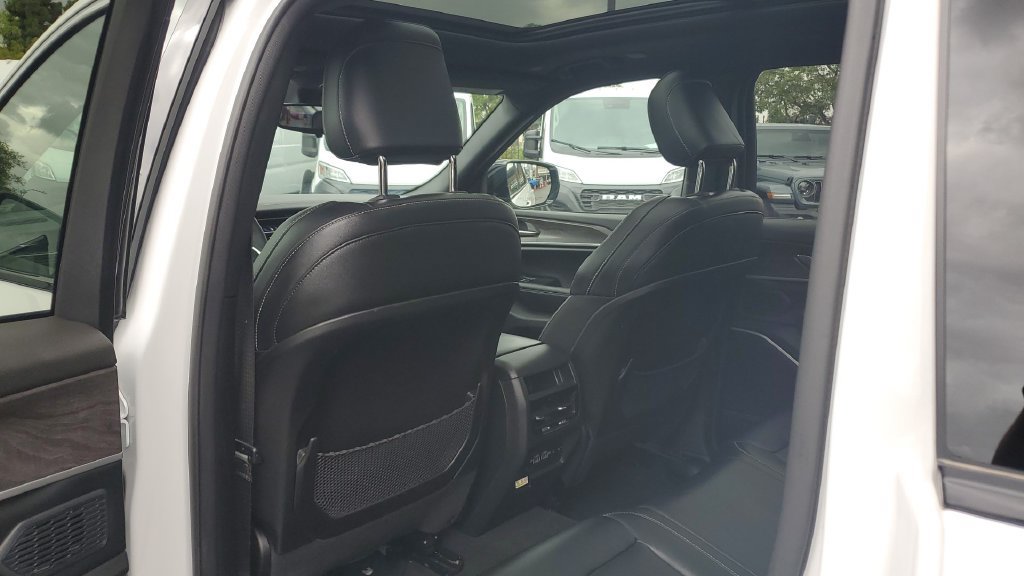 Used 2024 Jeep Grand Cherokee Limited 4xe AWD/4WD image 16