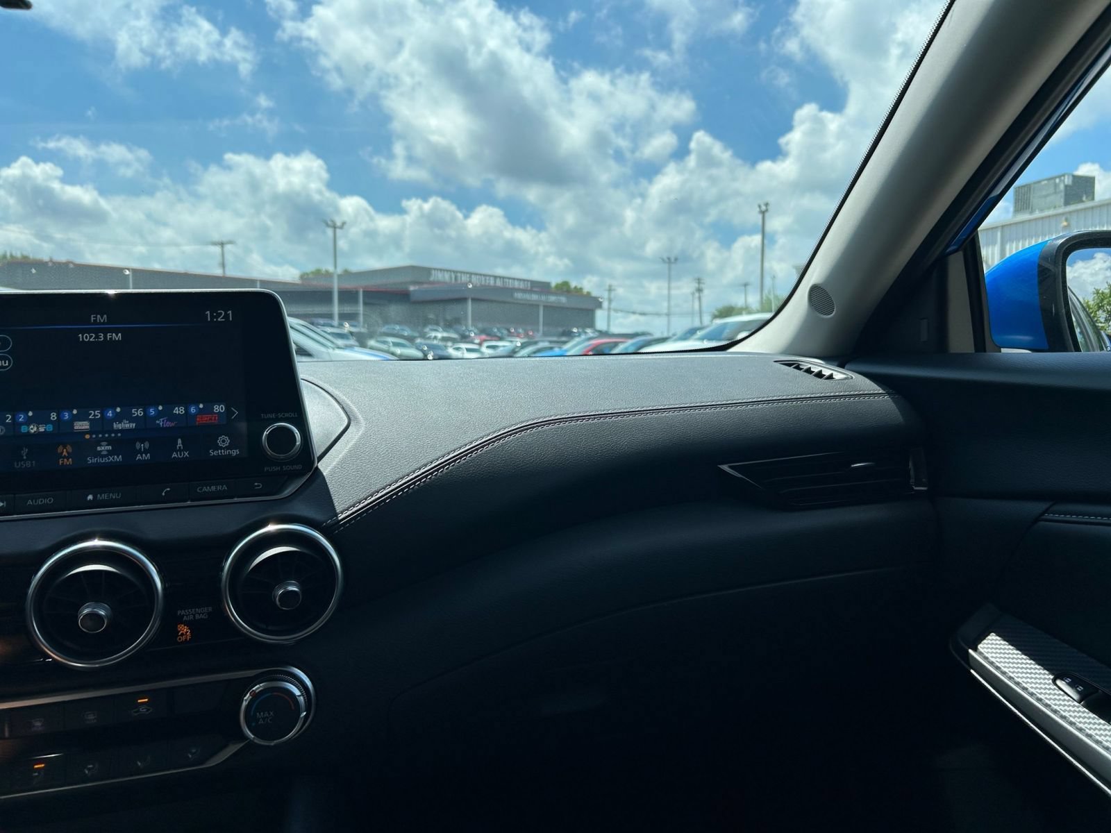 Used 2025 Nissan Sentra SV FWD image 30