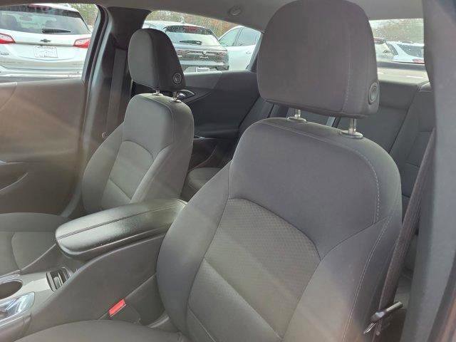 Used 2017 Chevrolet Malibu LT image 18