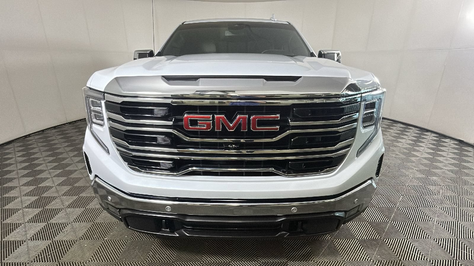 Used 2026 GMC Sierra 1500 SLT w/ SLT Premium Plus Package AWD/4WD image 9