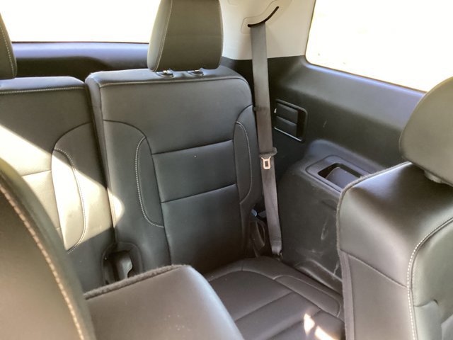 Used 2023 GMC Acadia SLT image 21