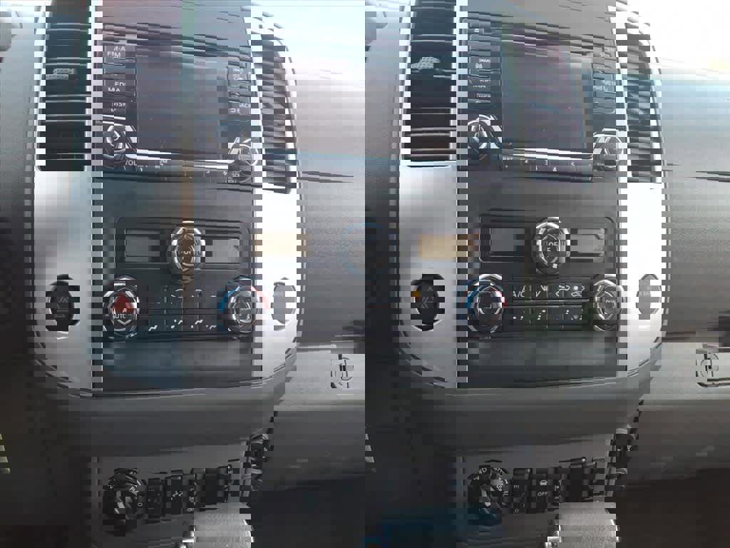 Certified 2018 Nissan Frontier SV w/ Value Truck Package image 13