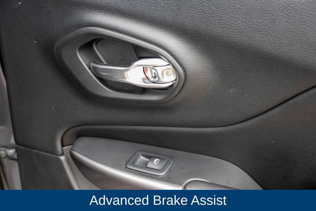Used 2019 Jeep Cherokee Overland w/ Technology Group AWD/4WD image 20