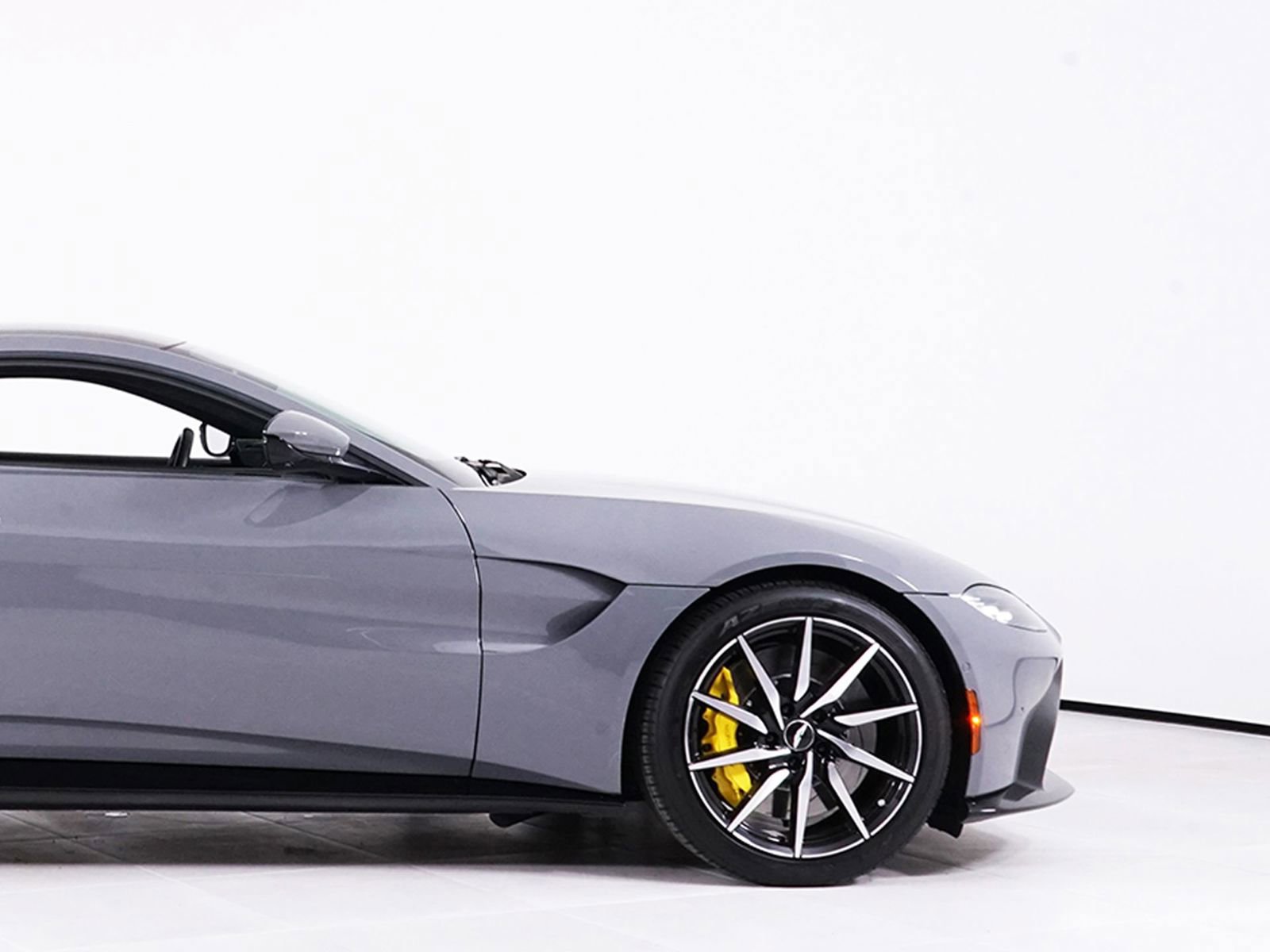 Used 2019 Aston Martin V8 Vantage Coupe image 15