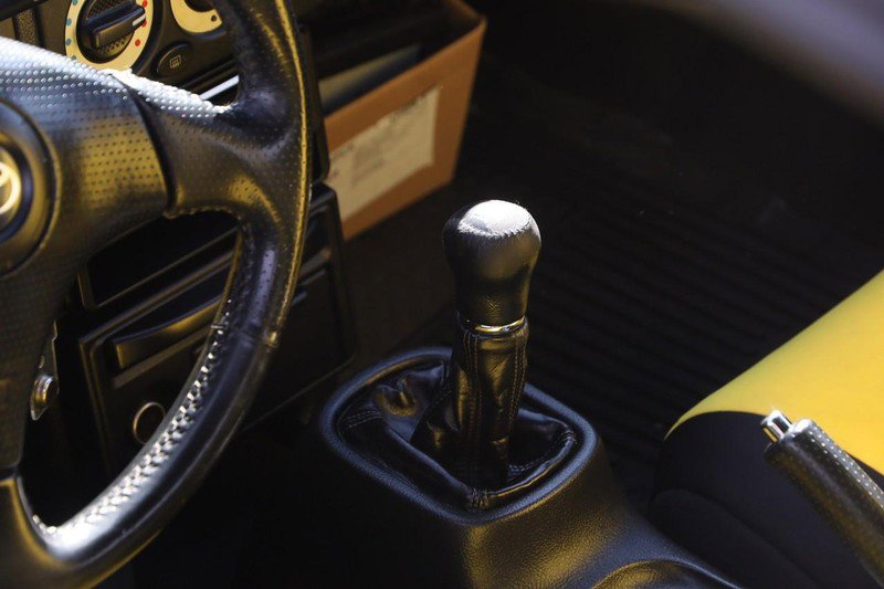 Used 2000 Toyota MR2 image 11