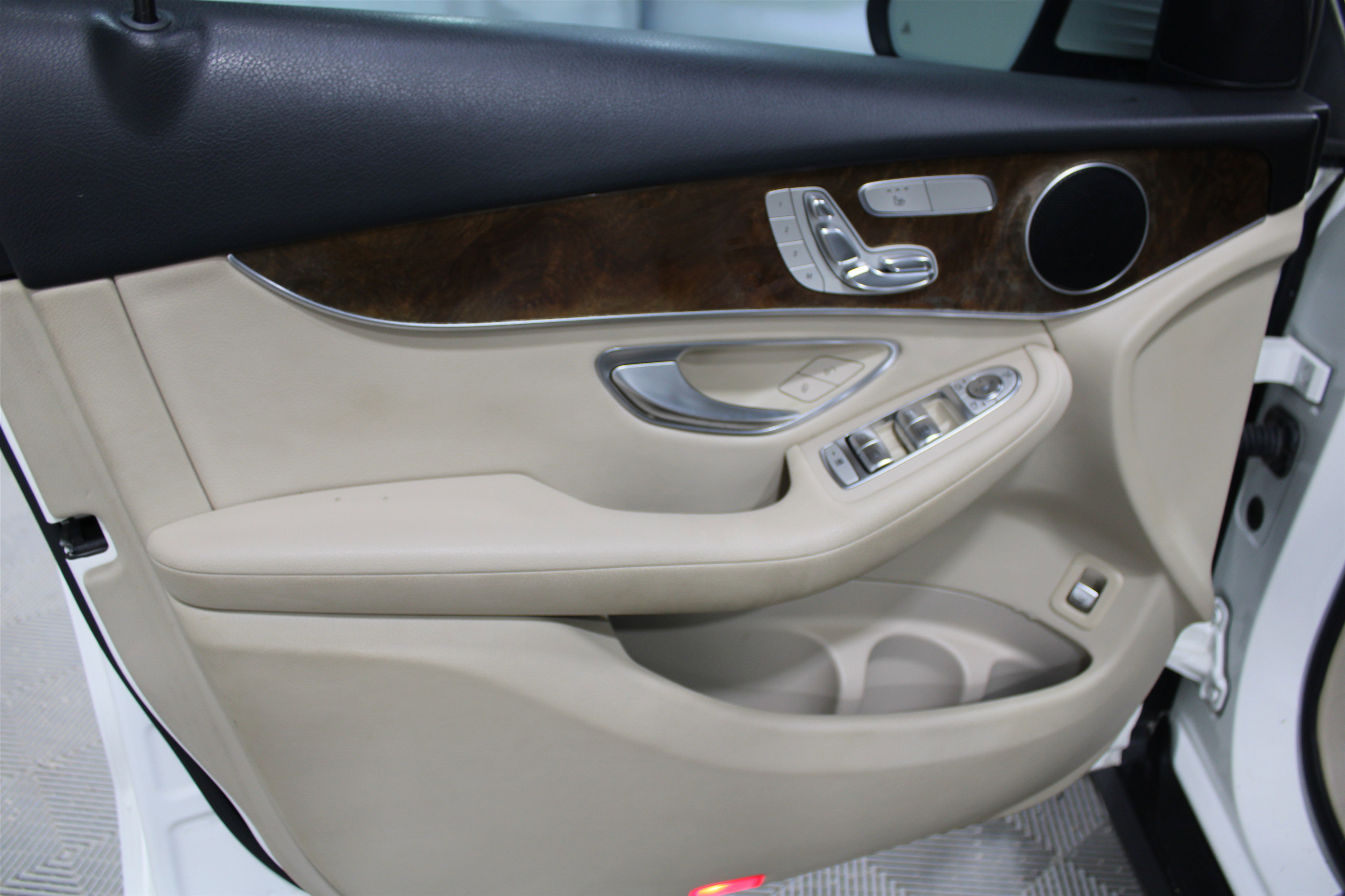 Used 2018 Mercedes-Benz GLC 300 image 6