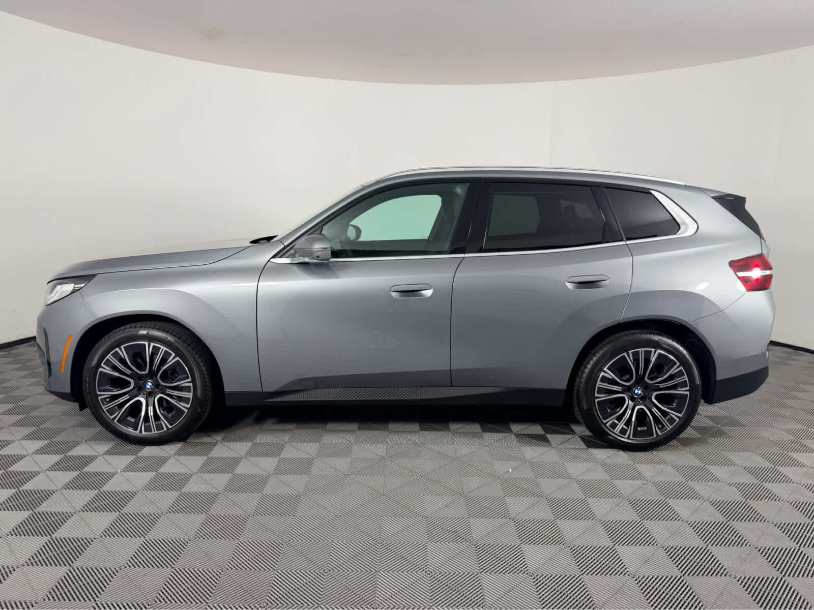 Used 2025 BMW X3 xDrive30i w/ Premium Package AWD/4WD image 6