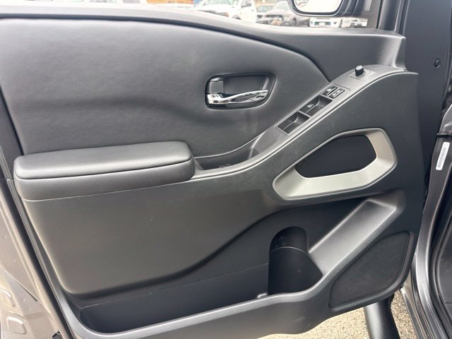 Used 2023 Nissan Frontier SV RWD image 14