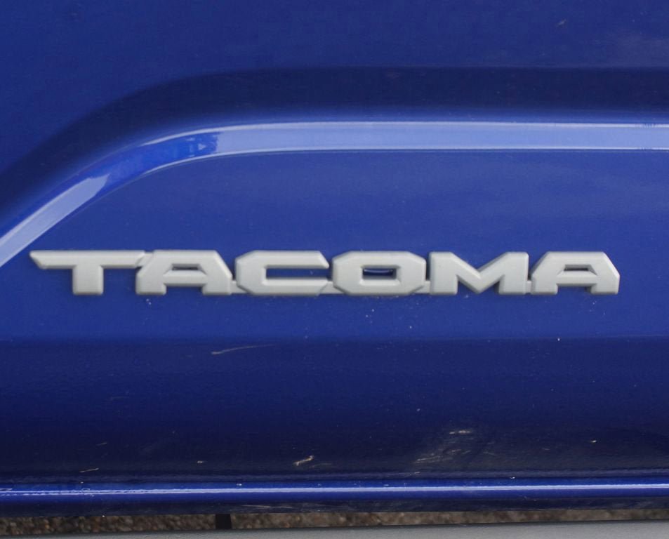 Used 2025 Toyota Tacoma SR5 AWD/4WD image 18