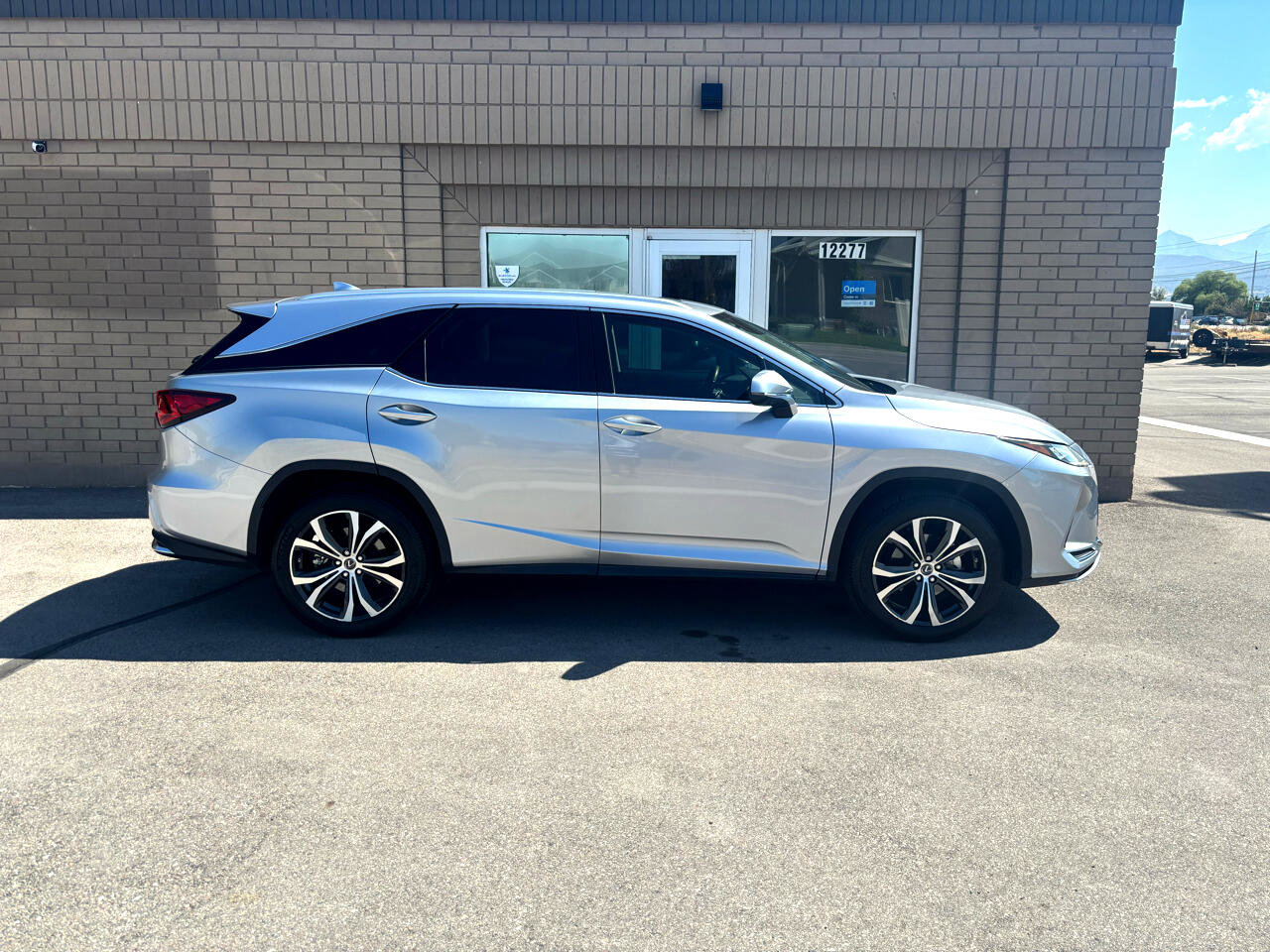 Used 2022 Lexus RX 350L Premium image 2