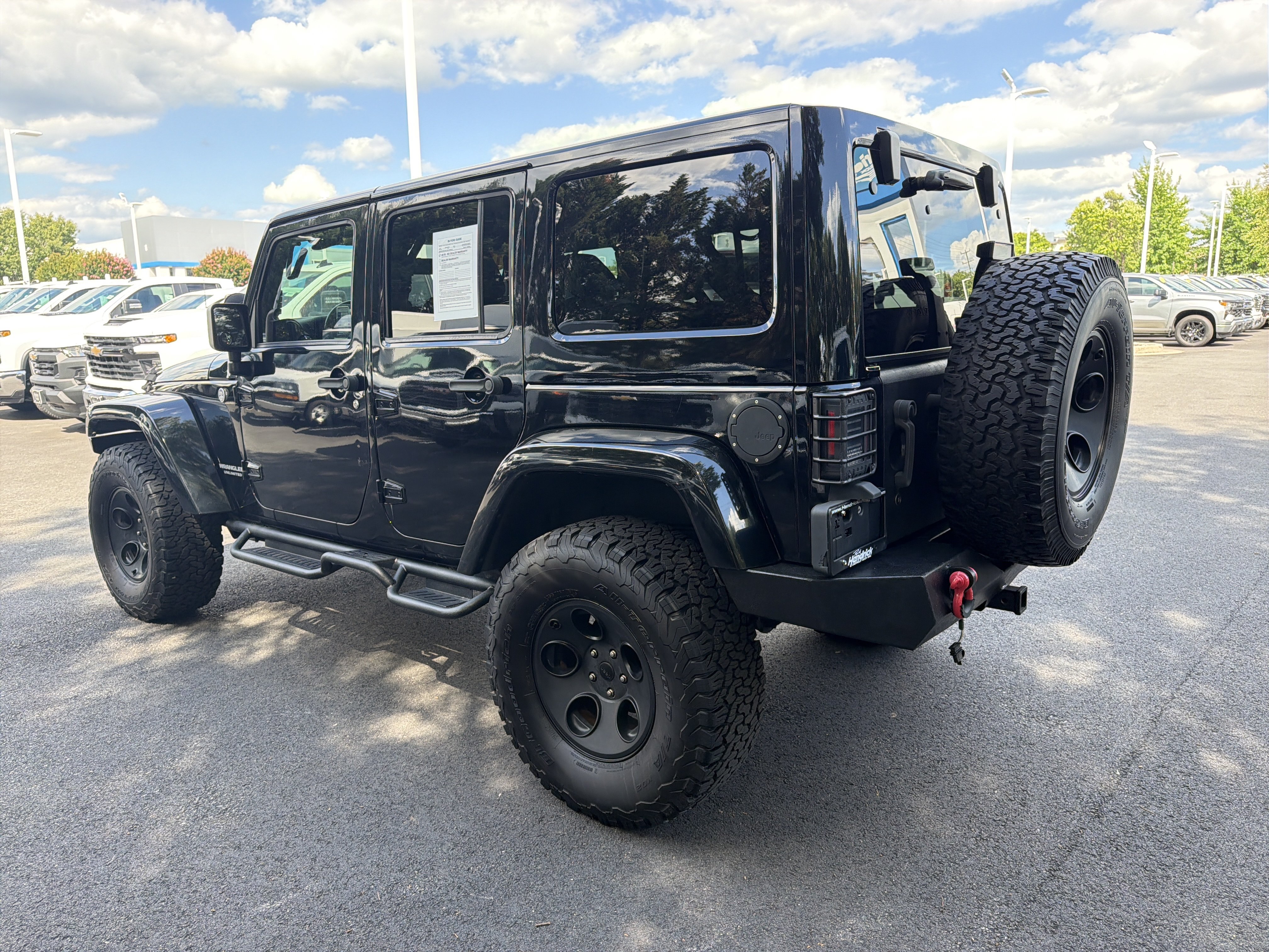 Used 2012 Jeep Wrangler Unlimited Sahara AWD/4WD image 8