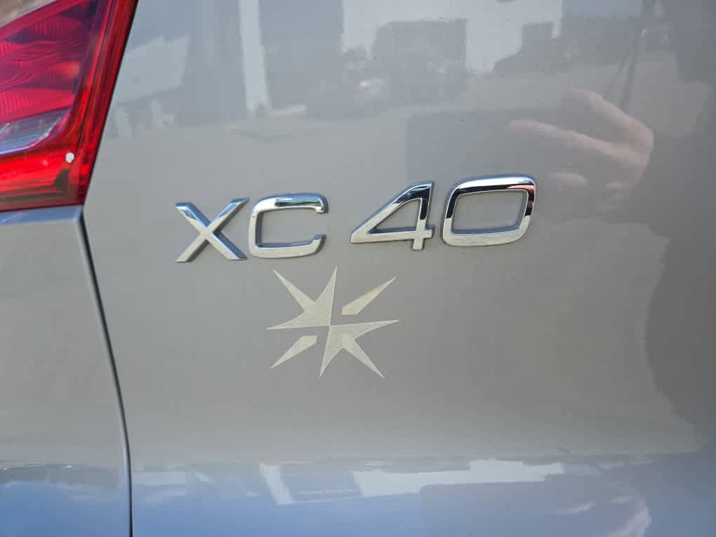 Used 2023 Volvo XC40 B5 Plus w/ Driver Assist Package AWD/4WD image 8