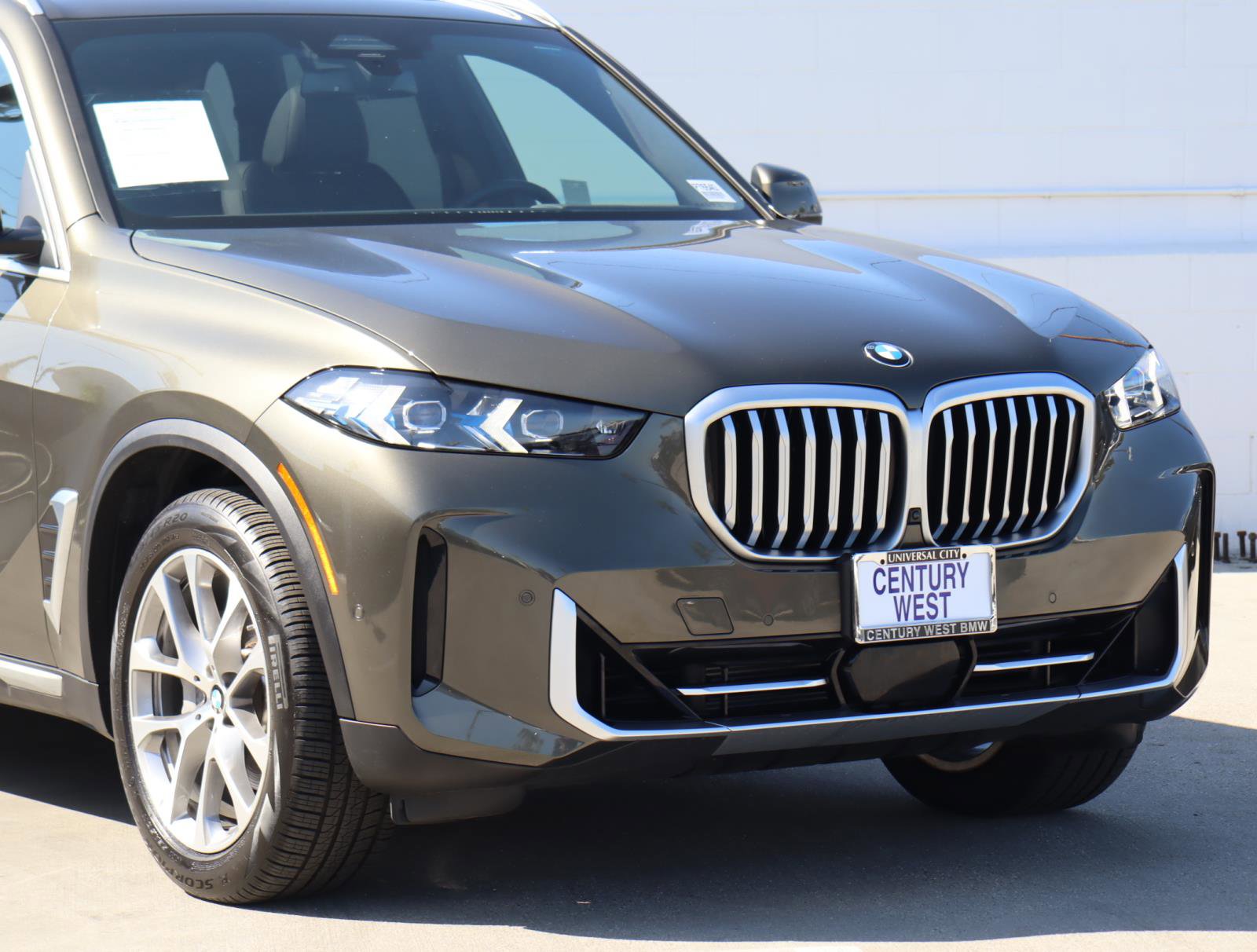 Used 2025 BMW X5 xDrive40i w/ Premium Package image 2