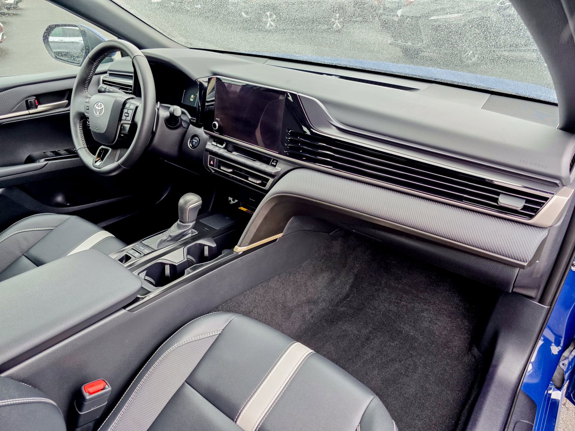 Used 2025 Toyota Camry SE image 11