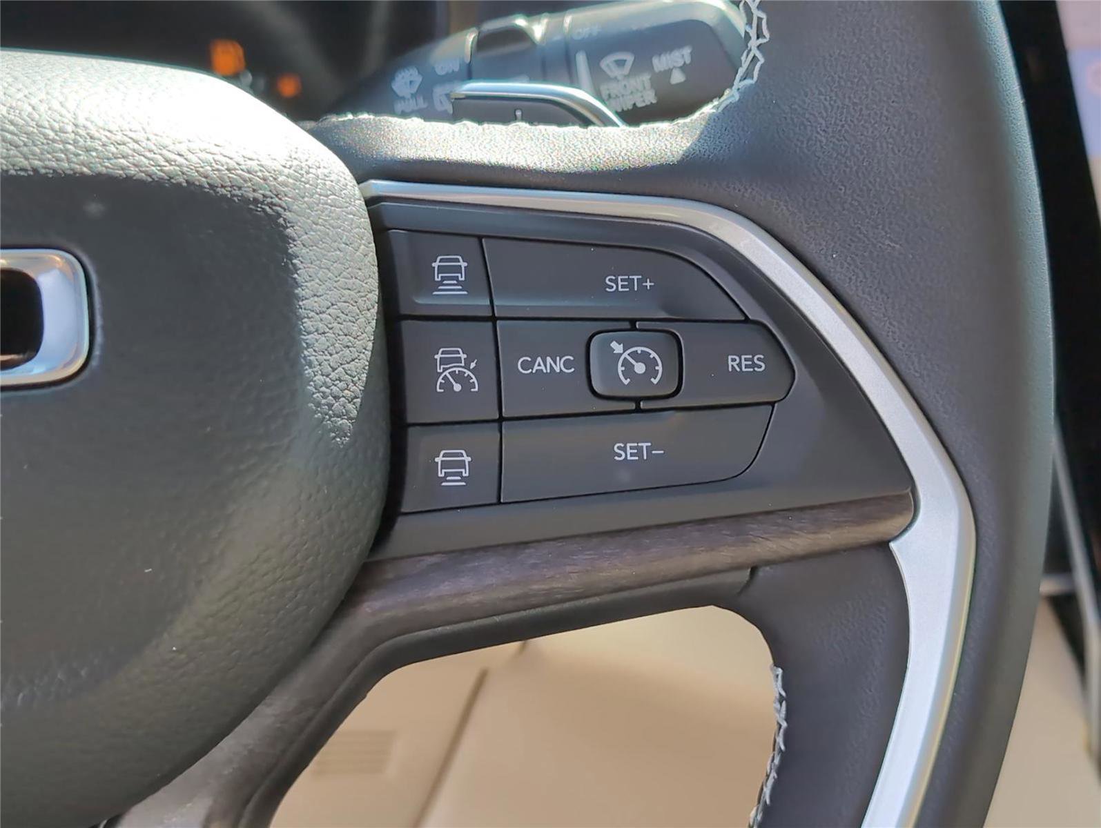 New 2025 Jeep Grand Cherokee Limited w/ Trailer Tow Package image 29