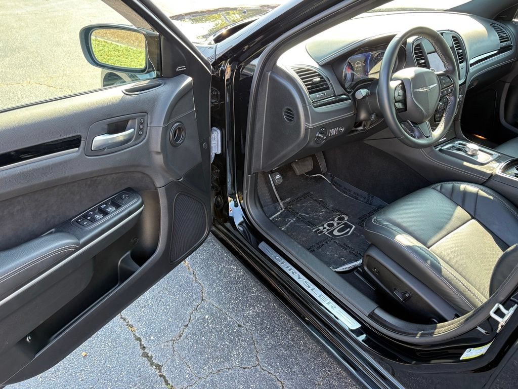 Used 2023 Chrysler 300 C RWD image 23