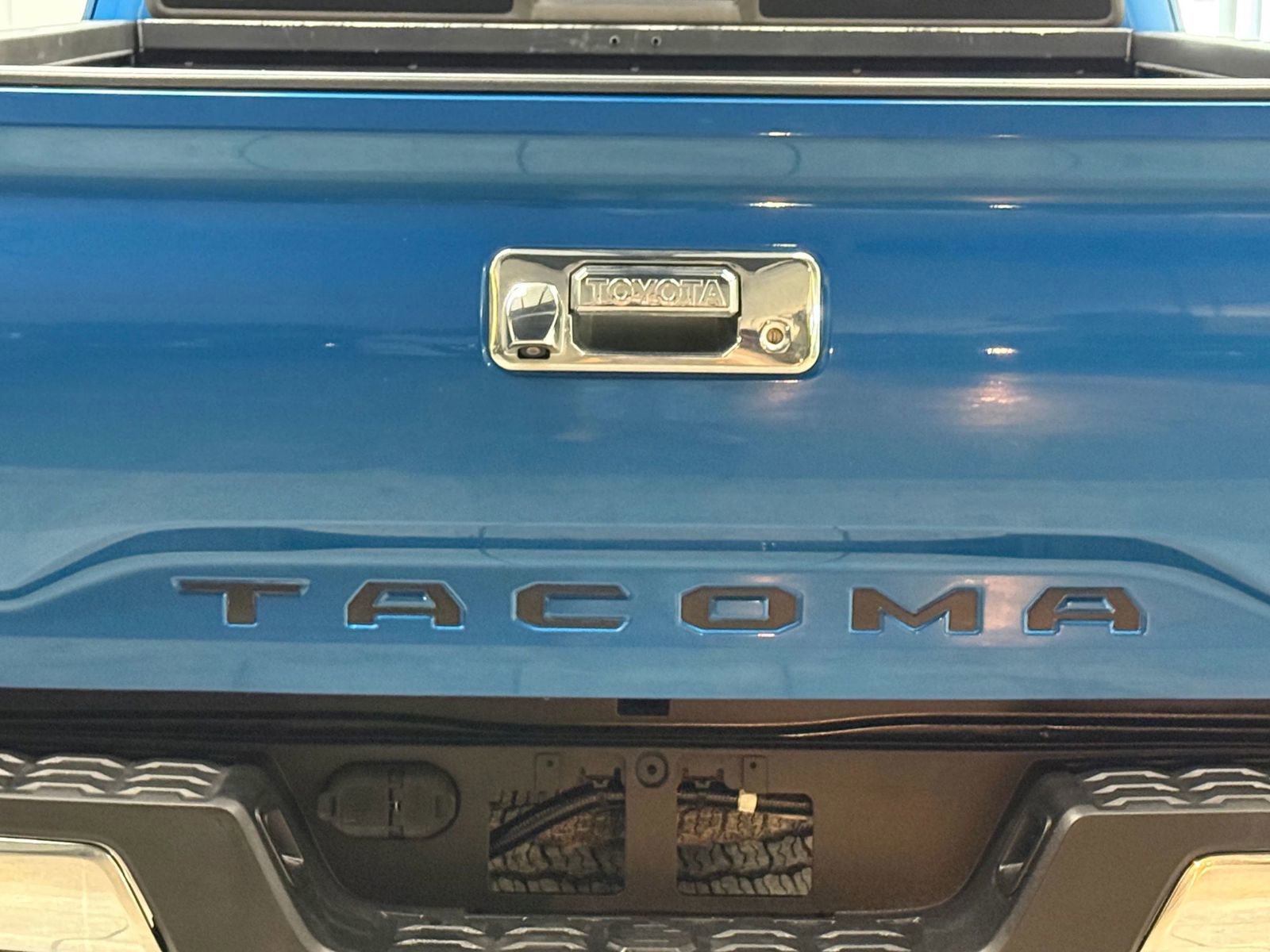 Used 2016 Toyota Tacoma TRD Off-Road w/ Towing Package image 11