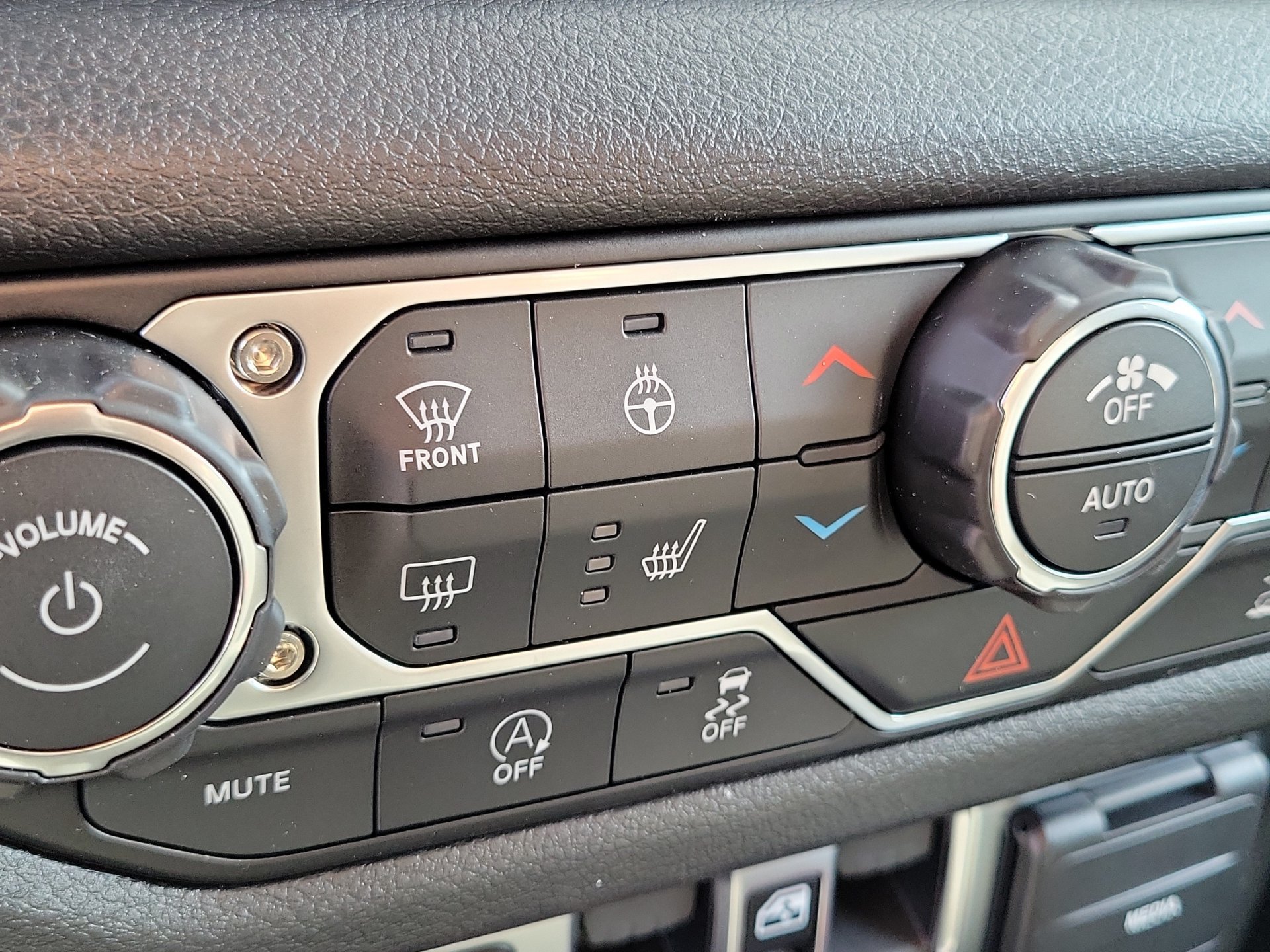 New 2026 Jeep Gladiator Sport AWD/4WD image 9