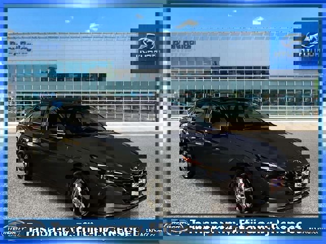 Used 2023 Hyundai Elantra SE