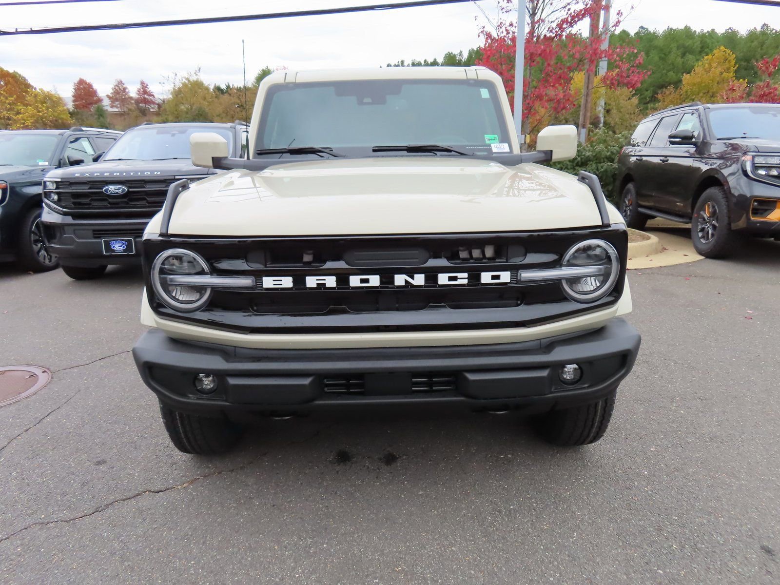 New 2025 Ford Bronco Outer Banks image 2