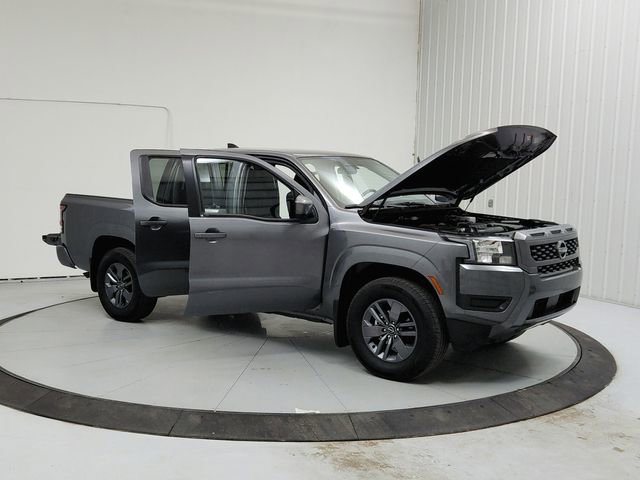 Used 2025 Nissan Frontier SV image 9