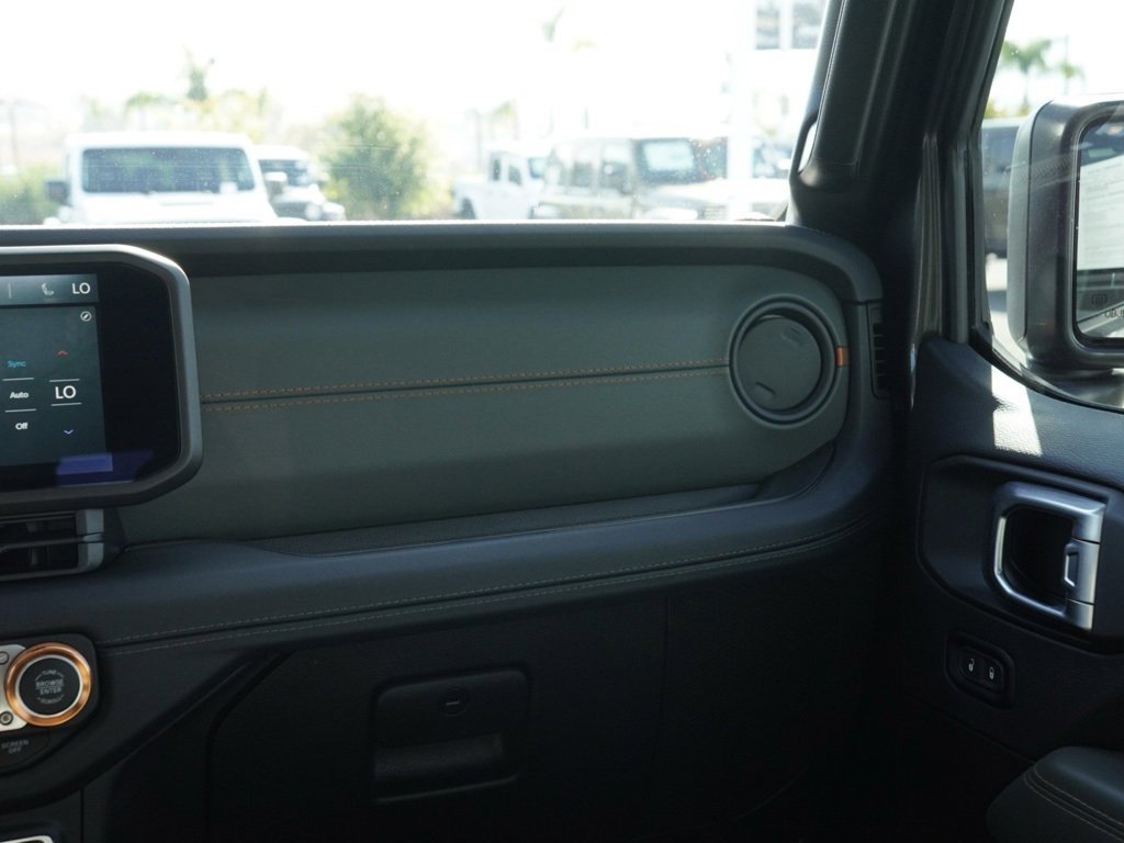 Used 2024 Jeep Gladiator Mojave w/ Convenience Group image 27