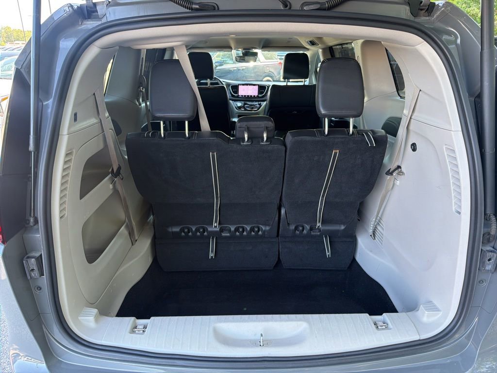 Used 2022 Chrysler Pacifica Touring-L image 23