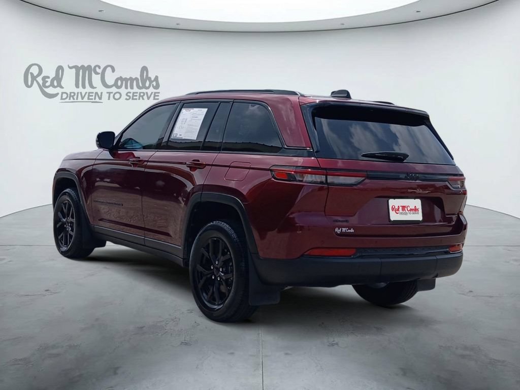 Used 2025 Jeep Grand Cherokee Altitude AWD/4WD image 3