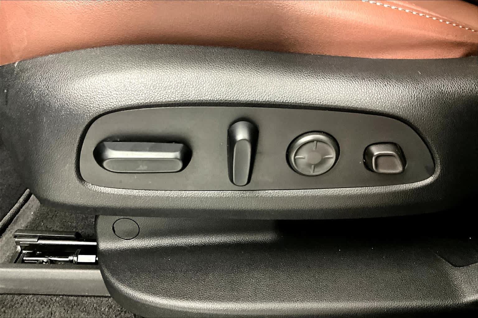 Certified 2020 Buick Enclave Avenir w/ Avenir Technology Package FWD image 36