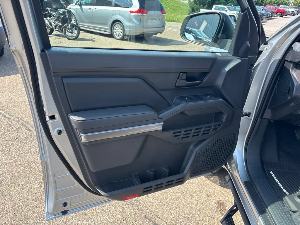 Used 2026 Toyota Tacoma 4x4 Double Cab image 12
