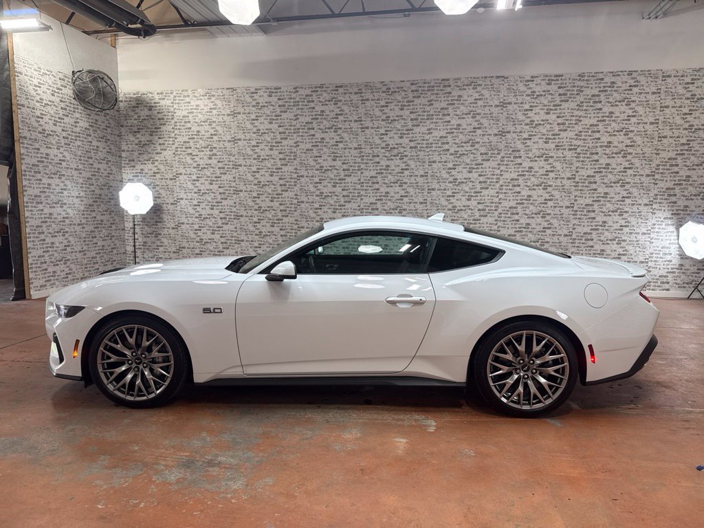 Used 2025 Ford Mustang GT Premium RWD image 4