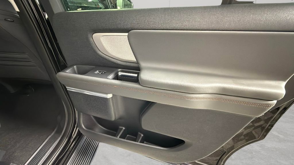 Used 2025 Ford Expedition Max Active image 36