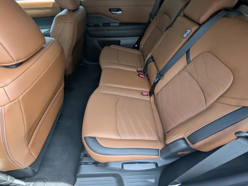 Certified 2025 Nissan Pathfinder Platinum w/ Cargo Package FWD image 18