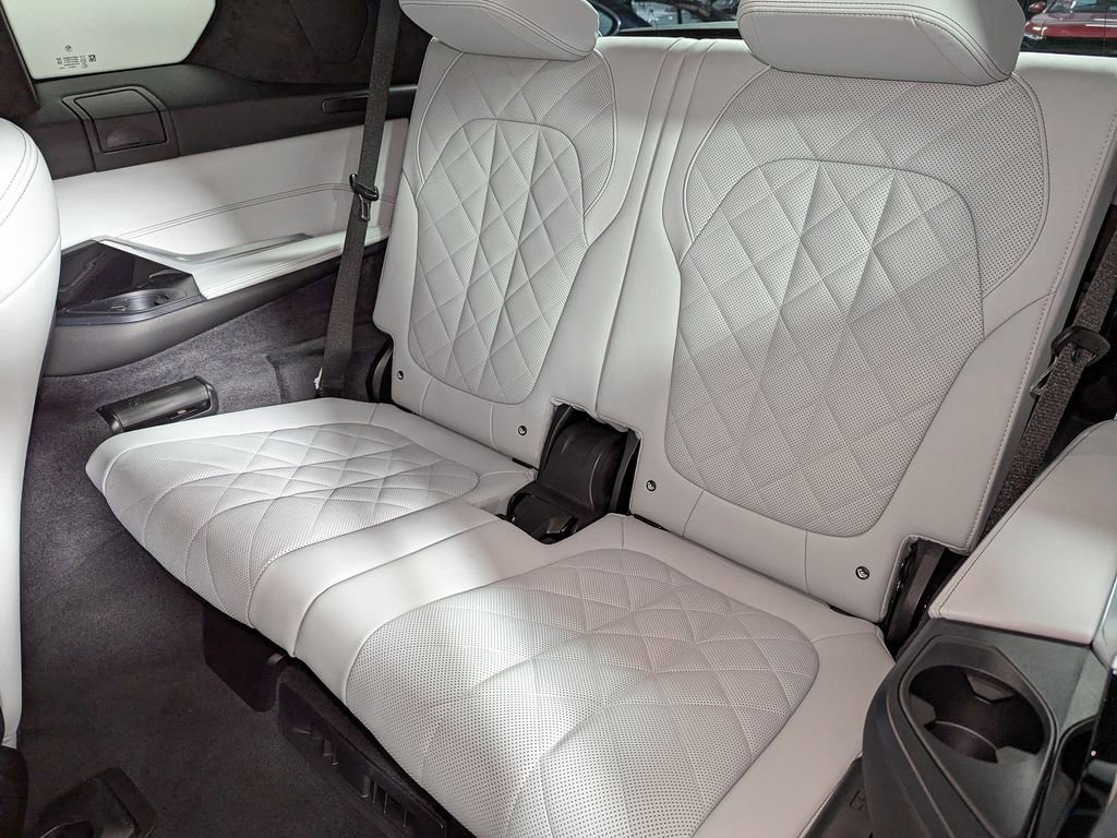 Used 2025 BMW X7 xDrive40i w/ Premium Package AWD/4WD image 52