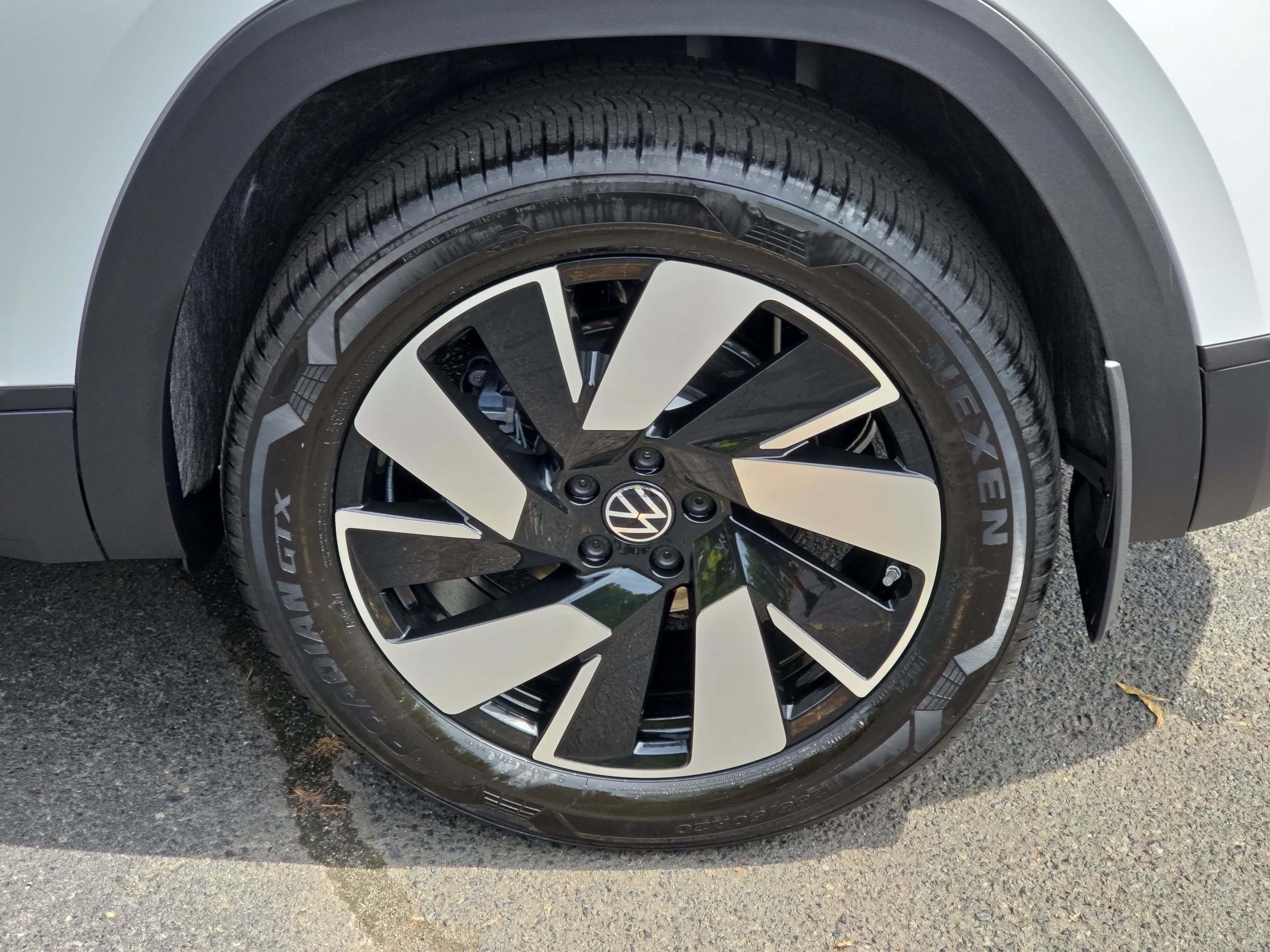 New 2026 Volkswagen Atlas Cross Sport SE AWD/4WD image 34