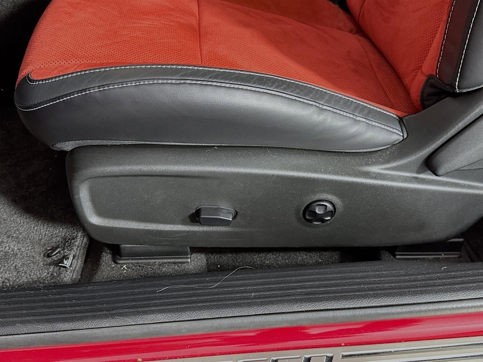 Used 2015 Dodge Challenger SRT Hellcat image 21