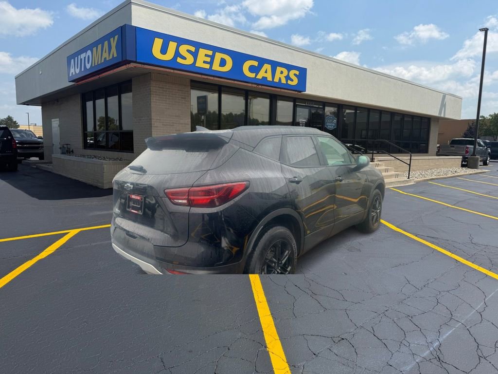 Used 2023 Chevrolet Blazer LT w/ Midnight/Sport Edition image 2