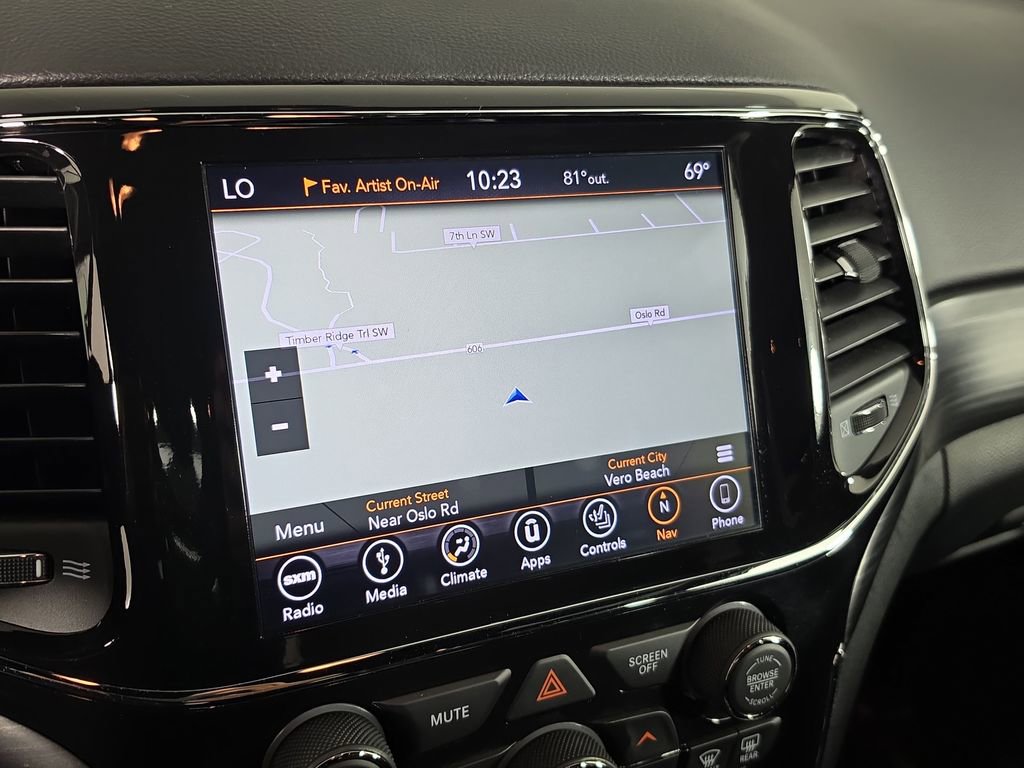 Used 2019 Jeep Grand Cherokee Laredo w/ Laredo X Package AWD/4WD image 20