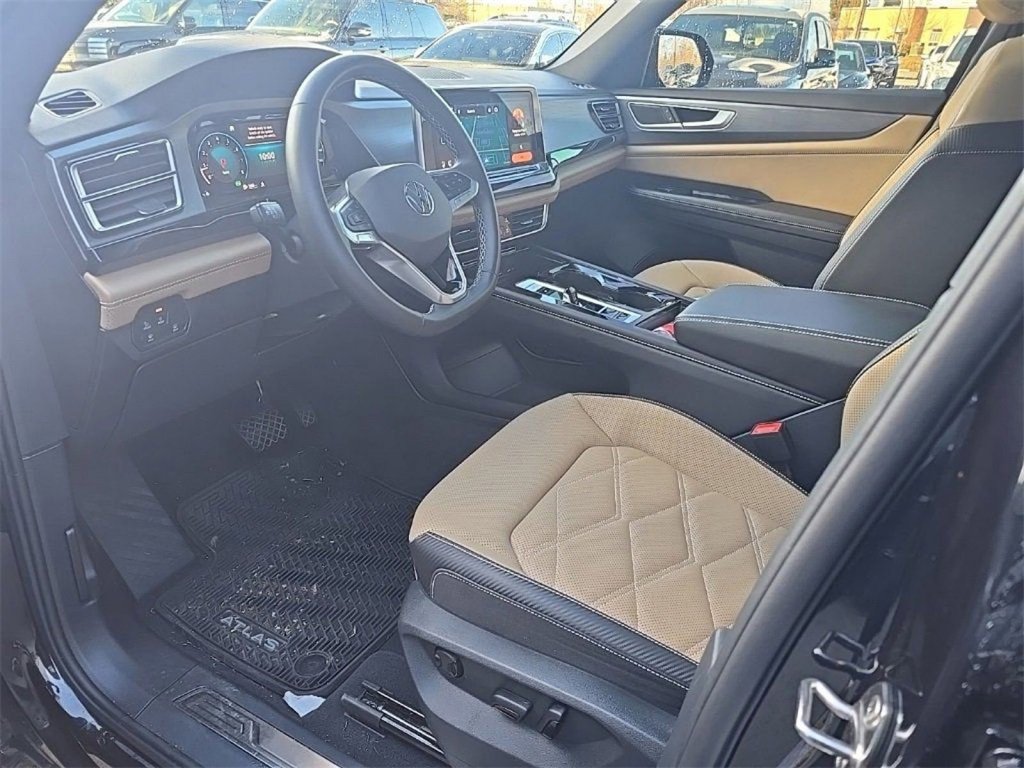 Used 2024 Volkswagen Atlas Cross Sport SE w/ Panoramic Sunroof Package image 9