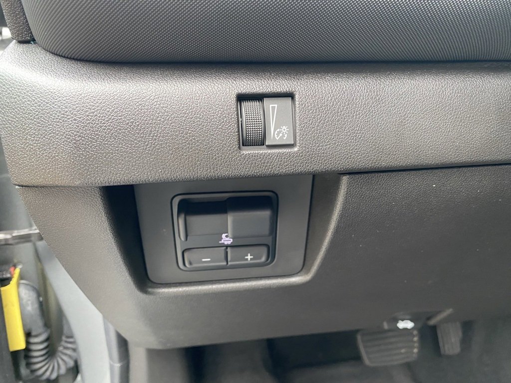 Used 2024 Chevrolet Colorado Z71 w/ Z71 Convenience Package 2 image 12