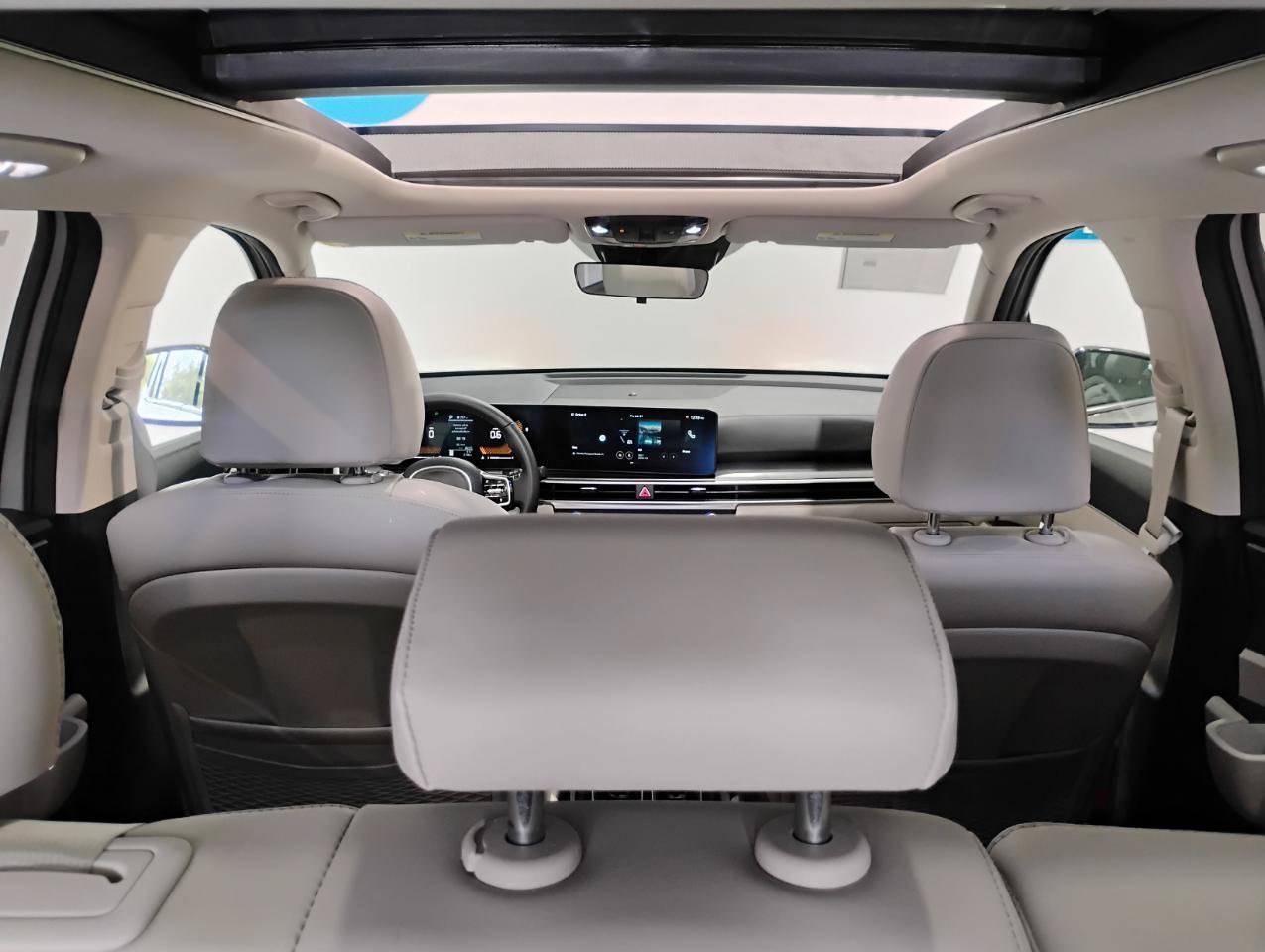 Used 2025 Kia Sorento S w/ Panoramic Sunroof Package FWD image 12