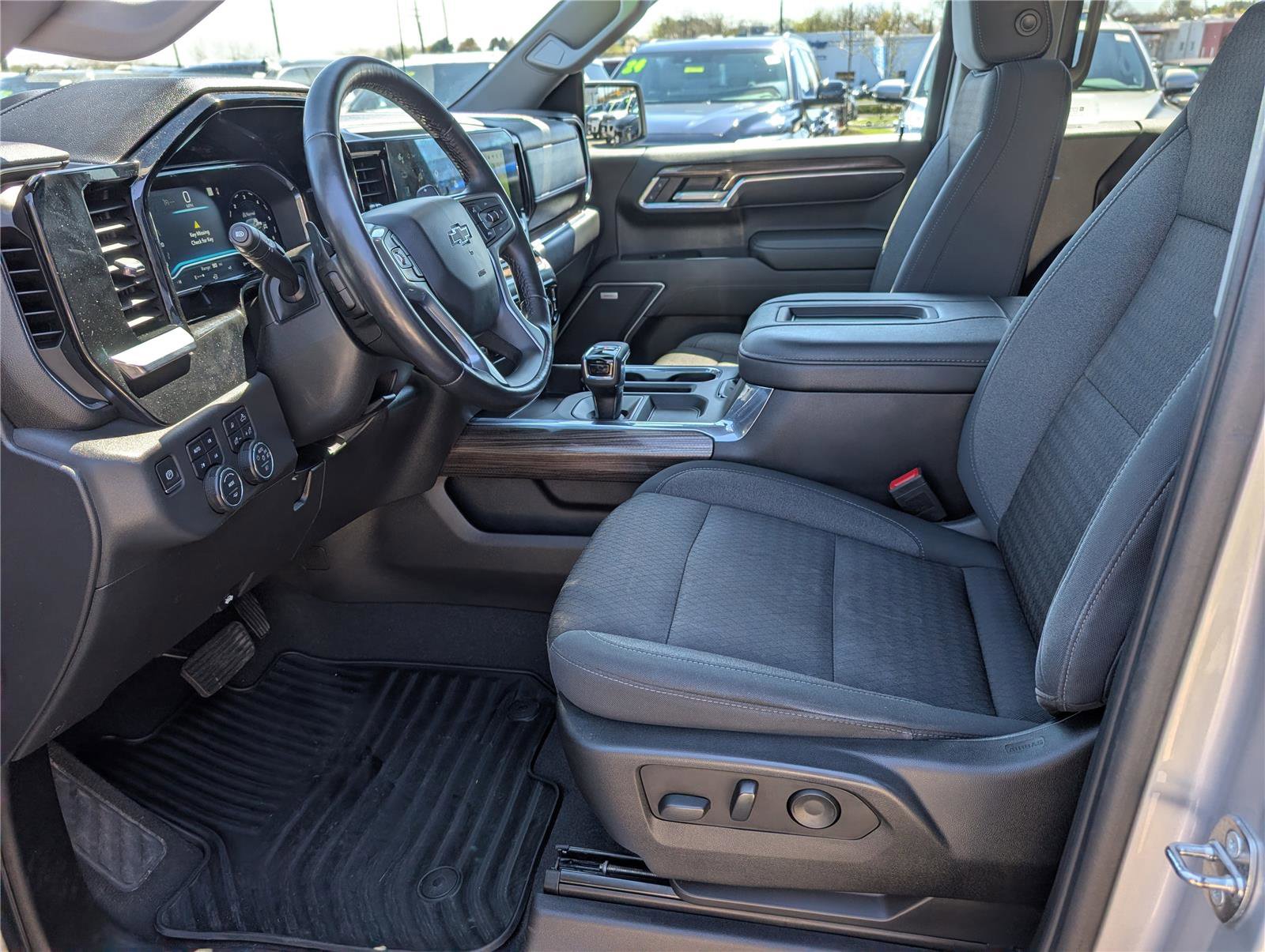 Used 2022 Chevrolet Silverado 1500 RST w/ Convenience Package II AWD/4WD image 16