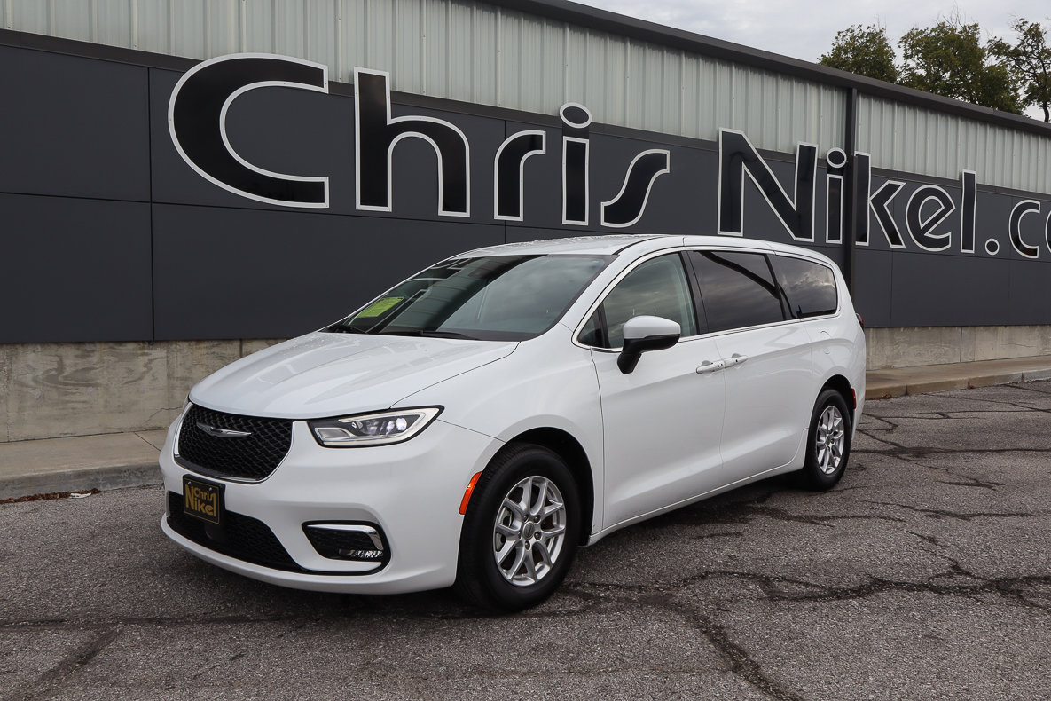 Used 2023 Chrysler Pacifica Touring-L