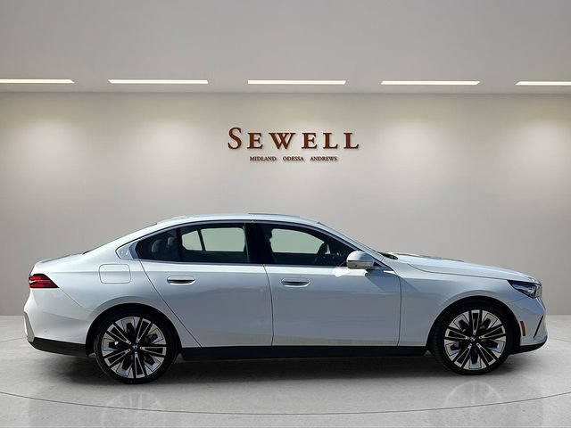 Certified 2025 BMW 530i xDrive w/ Premium Package AWD/4WD image 6