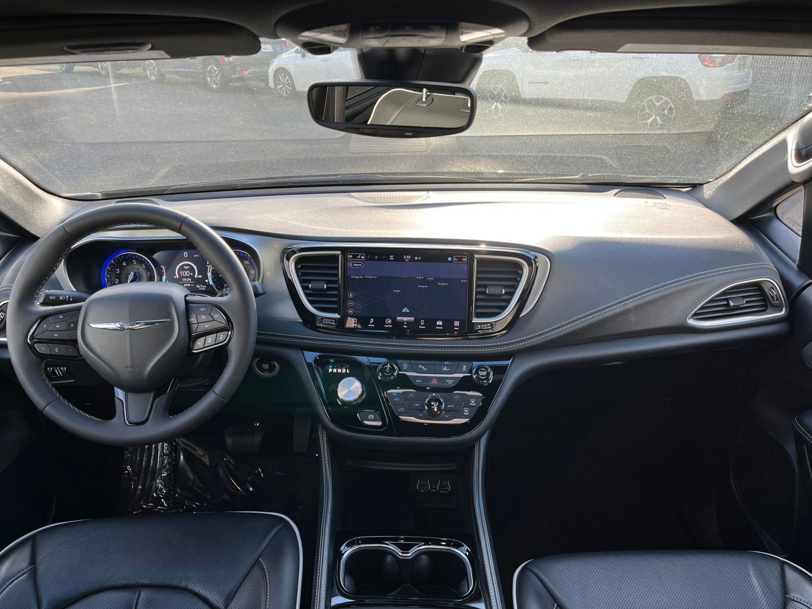 Used 2025 Chrysler Pacifica Limited image 38