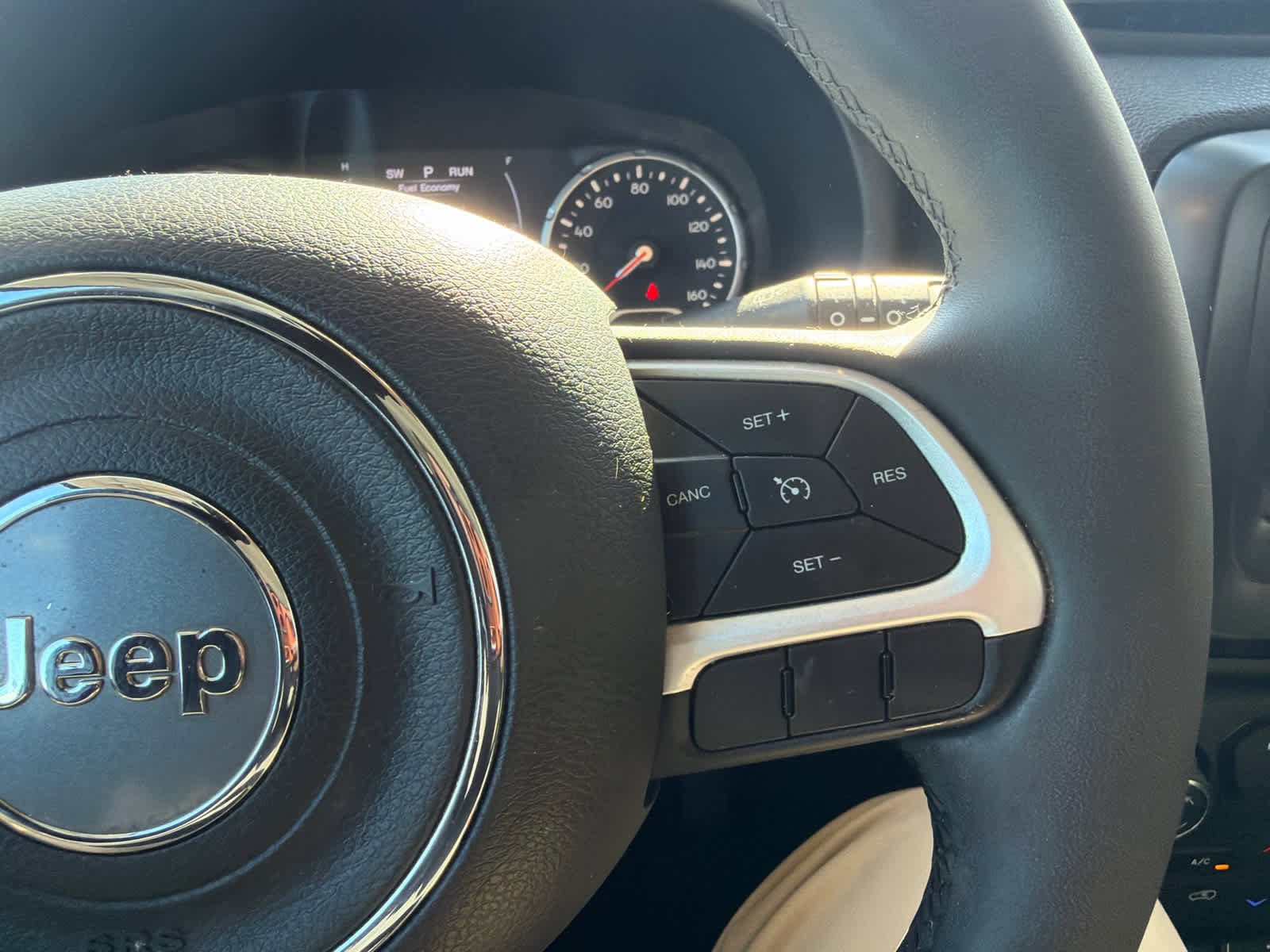 Used 2018 Jeep Renegade Latitude image 23