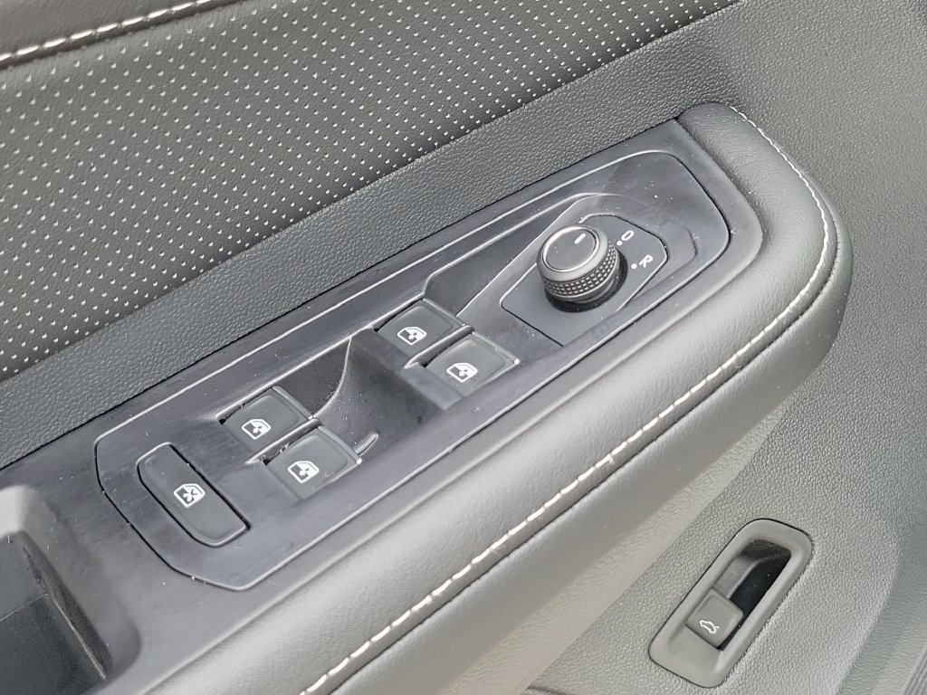 Certified 2026 Volkswagen Atlas SE FWD image 28