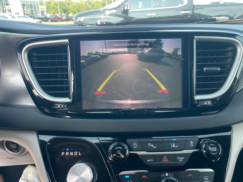 Used 2023 Chrysler Pacifica Touring-L FWD image 22