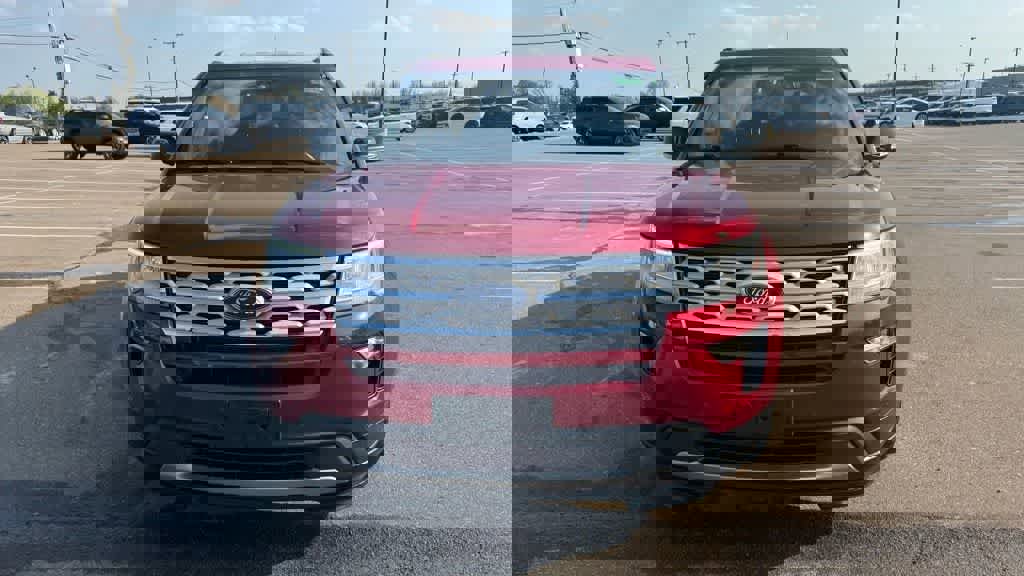 Used 2018 Ford Explorer XLT w/ Equipment Group 201A AWD/4WD image 2